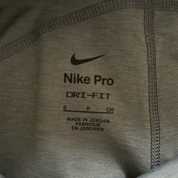 ✨NWOT✨ Grey Women’s Nike Pros - Picture 4 of 5